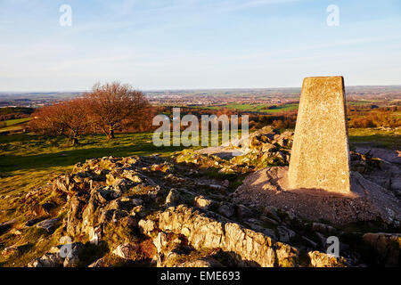 Marqueur sur sommet haut de Beacon Hill, Leicestershire Banque D'Images