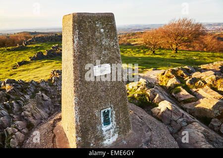 Marqueur sur sommet haut de Beacon Hill, Leicestershire Banque D'Images