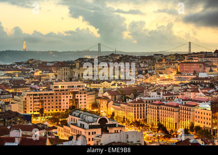 Lisbonne, Portugal skyline at sunset. Banque D'Images