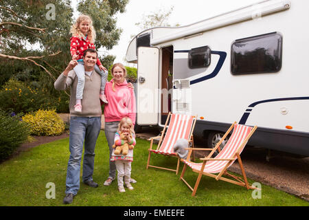 Portrait Of Family Enjoying Camping Holiday In Camper Van Banque D'Images