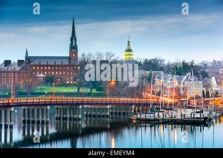 Annapolis, Maryland, USA State House et Eglise St Mary vue sur la baie de Chesapeake. Banque D'Images