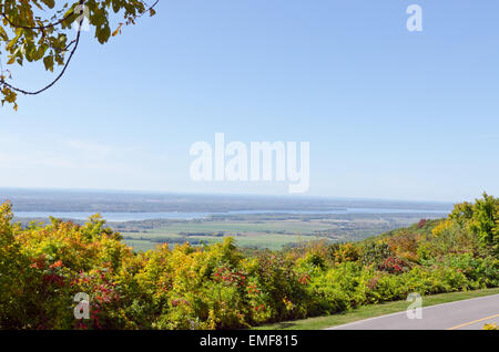 Couleurs d'automne près d'Ottawa river valley à sunny day Banque D'Images