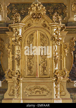 TRNAVA, SLOVAQUIE - 3 mars, 2014 : Tabernacla sur l'autel latéral de st. Joseph en église des Jésuites du 19. 100. Banque D'Images