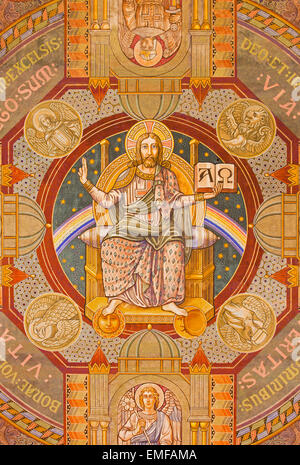 Jérusalem - Jésus le Pantocrator et l'apôtre. Peinture sur le plafond de l'Église évangélique luthérienne de l'Ascension Banque D'Images