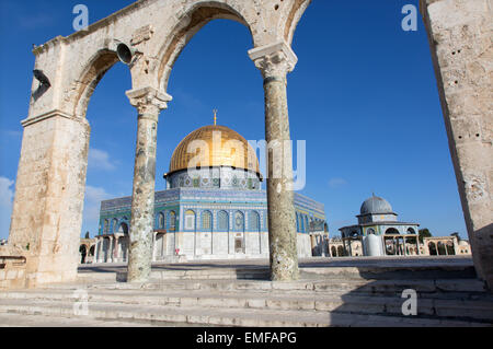 Jérusalem, Israël - 5 mars 2015 : Le Dom de rocher sur le mont du Temple dans la vieille ville. Banque D'Images