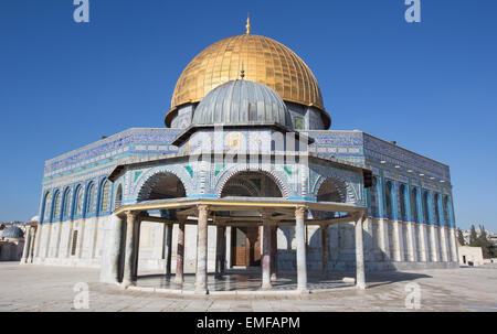 Jérusalem, Israël - 5 mars 2015 : Le Dom de rocher sur le mont du Temple dans la vieille ville. Banque D'Images