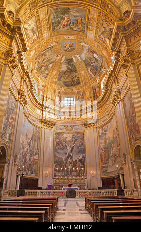 ROME, ITALIE - 27 mars 2015 : Le sanctuaire de l'église Basilica di Sant Andrea della Valle. Banque D'Images