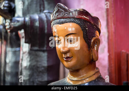 SAIGON, VIETNAM - 27 janvier 2014 : chef d'une statue de Bouddha dans la pagode de Jade Banque D'Images