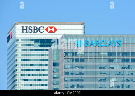 Toiture de bureaux de grandes façades de la Barclays Bank et HSBC logos & nom de l'entreprise signe Canary Wharf London Docklands sur Isle of Dogs England UK Banque D'Images