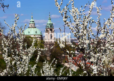 Église Saint Nicolas Printemps de Prague, République Tchèque, Europe Banque D'Images