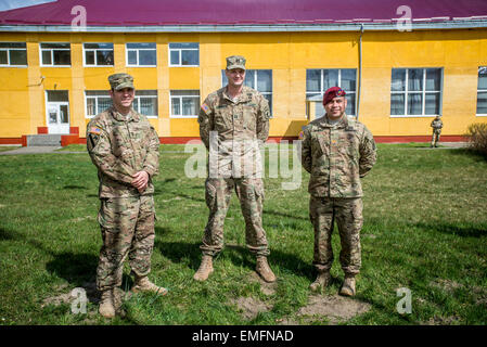 Lviv, Ukraine. Apr 20, 2015. Des soldats américains au cours de cérémonie d'Ukrainien-nous exercer sans peur au gardien de la paix internationale et la sécurité, l'viv, la région de Lviv, Ukraine. © Photo de Oleksandr Rupeta/Alamy Live News Crédit : Oleksandr Rupeta/Alamy Live News Banque D'Images