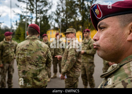 Lviv, Ukraine. Apr 20, 2015. Des soldats américains au cours de cérémonie d'Ukrainien-nous exercer sans peur au gardien de la paix internationale et la sécurité, l'viv, la région de Lviv, Ukraine. © Photo de Oleksandr Rupeta/Alamy Live News Crédit : Oleksandr Rupeta/Alamy Live News Banque D'Images