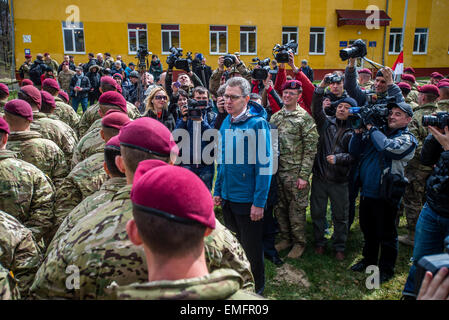Lviv, Ukraine. Apr 20, 2015. Geoffrey R. Pyatt, l'Ambassadeur des États-Unis à l'Ukraine, au cours de la cérémonie d'ouverture de l'Ukrainien-nous exercer sans peur au gardien de la paix internationale et la sécurité, l'viv, la région de Lviv, Ukraine. © Photo de Oleksandr Rupeta/Alamy Live News Crédit : Oleksandr Rupeta/Alamy Live News Banque D'Images