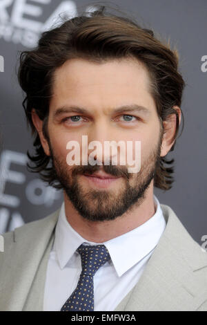 Michiel Huisman assister à 'l'âge d'Adaline' premiere dans l'AMC Loews Lincoln Square 13 theatre le 19 avril 2015 à New York City/photo alliance Banque D'Images