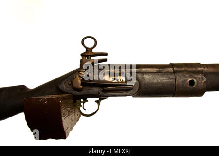 Pistolet en bois isolé sur fond blanc, Caceres, Espagne Banque D'Images