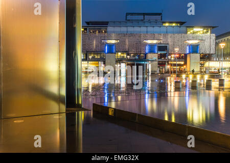 La place du millénaire dans le centre-ville de Bristol, Royaume-Uni Banque D'Images