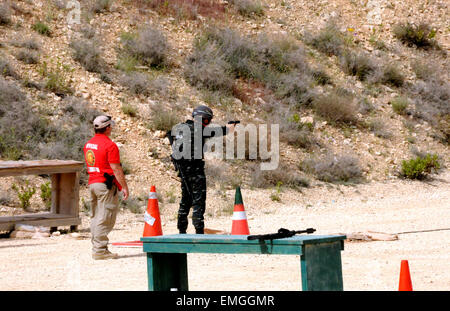 Amman, Jordanie. Apr 20, 2015. Les membres de la Police spéciale de Chine assister à la compétition des forces spéciales à Amman, Jordanie, le 20 avril 2015. La Jordanie le samedi a lancé un concours entre les équipes de forces spéciales de 18 pays, dont la Chine, les États-Unis et la Russie. Credit : Jiang Shaoqing/Xinhua/Alamy Live News Banque D'Images