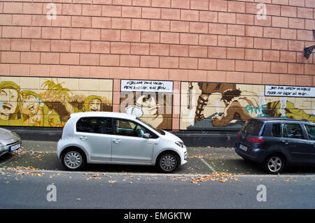 Graffiti évangélique sur les murs de l'église Saint Laurent, Wuppertal, Nordrhein-Westfalen, Allemagne Banque D'Images