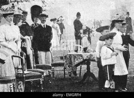 Son Altesse Royale la princesse de Galles au début de la course de Marathon à Windsor le 24 juillet 1908 Banque D'Images