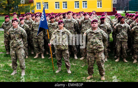 Lviv, Ukraine. Apr 20, 2015. Les Marines américains -- Dans le Lundi, Avril 20, 2015, des militaires sont arrivés de la brigade de parachutistes US à Yavorovsky polygone dans la région de Lviv, où commencer gardien-2015 exercices sans peur. Des exercices ont ouvert le président de Lukraine Porochenko. Crédit : Igor Golovnov/Alamy Live News Banque D'Images