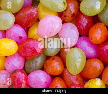 Oeufs colorés jelly bean Banque D'Images