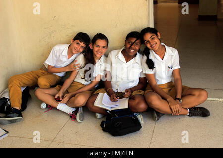 Les élèves filles et garçon plus Benny École des Arts Cienfuegos Cuba Banque D'Images