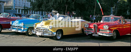 L'ère des années 1950 à l'American Automobile convertible capitole de La Havane Cuba Banque D'Images