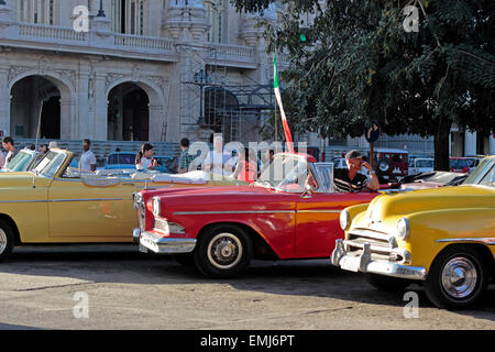 L'ère des années 1950 à l'American Automobile convertible capitole de La Havane Cuba Banque D'Images