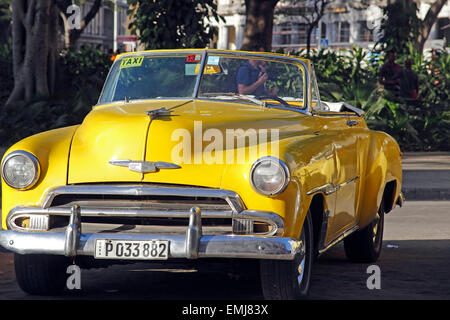 L'ère des années 1950 à l'American Automobile convertible capitole de La Havane Cuba Banque D'Images