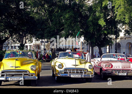 L'ère des années 1950 à l'American Automobile convertible capitole de La Havane Cuba Banque D'Images