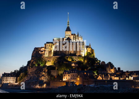 Twilight sur le Mont Saint Michel, Normandie, France, Europe Banque D'Images