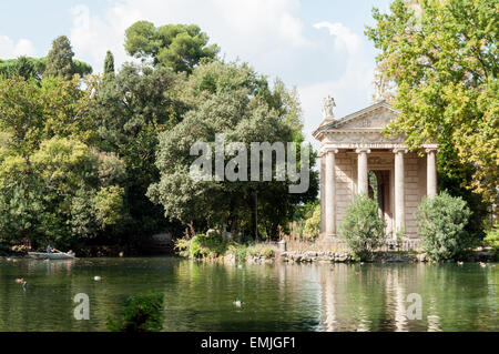 Le Temple d'Esculape dans le parc de la Villa Borghese, Rome, Italie Banque D'Images