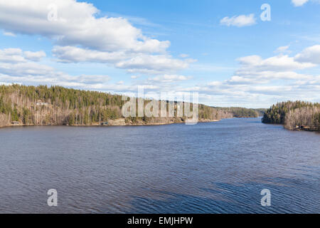 Dans le lac Pitkäjärvi Nuuksio Nuuksio National Park Banque D'Images