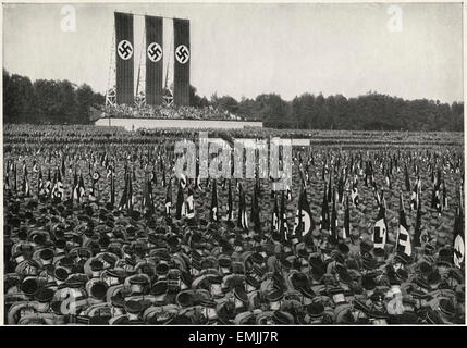 La société allemande troupes lors du rallye, Nuremberg, Allemagne, 1933 Banque D'Images