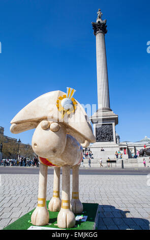 Londres, Royaume-Uni - 14 avril 2015 : une sculpture de caractère Shaun le mouton à Trafalgar Square à Londres le 14 avril 2015. Cinquante Banque D'Images