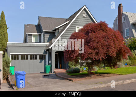 Les maisons sur l'ouest des collines en Portland (Oregon). Banque D'Images