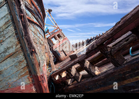 Bateaux de pêche échoués Banque D'Images