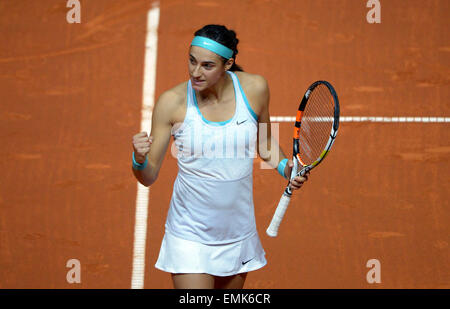 Stuttgart, Allemagne. Apr 21, 2015. Caroline Garcia de France célèbre lors du match contre Ana Ivanovic de Serbie (pas en photo) au cours de la première ronde de la WTA tennis tournament à Stuttgart, Allemagne, 21 avril 2015. Photo : Marijan Murat/dpa/Alamy Live News Banque D'Images