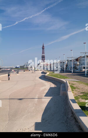 Blackpool, Royaume-Uni 22 avril 2015. La météo, un beau début de journée ensoleillée à Blackpool Crédit : Gary Telford/Alamy Live News Banque D'Images