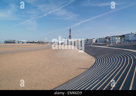 Blackpool, Royaume-Uni 22 avril 2015. La météo, un beau début de journée ensoleillée à Blackpool Crédit : Gary Telford/Alamy Live News Banque D'Images