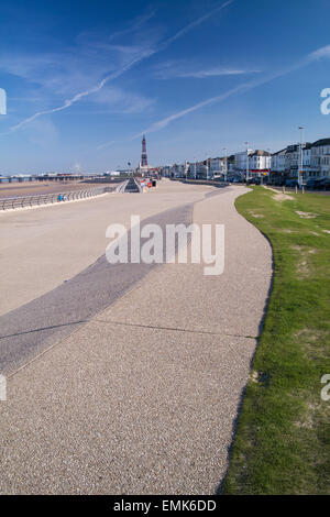 Blackpool, Royaume-Uni 22 avril 2015. La météo, un beau début de journée ensoleillée à Blackpool Crédit : Gary Telford/Alamy Live News Banque D'Images