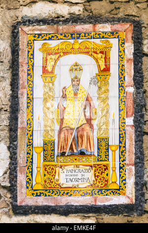 Icône de Saint Pancras Saint-pancrace (ou San Pancrazio) d'Taormita - Saint patron de la ville de Taormine sur la paroi de la Chambre Urbaine, Sicile, Banque D'Images