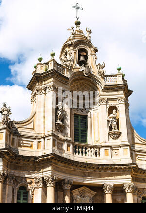 Façade de Basilique della Collegiata (Santa Maria dell'Elemosina ') sur la via Entnea, Catane, Sicile, Italie Banque D'Images