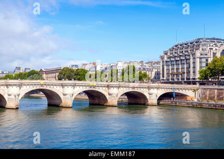 Paris, France - 09 août 2014 : Pont Neuf, le plus vieux pont sur Seine à Paris, France Banque D'Images