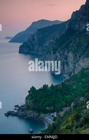 Soir sur la Côte d'Amalfi, à proximité de Positano, Campanie, Italie Banque D'Images