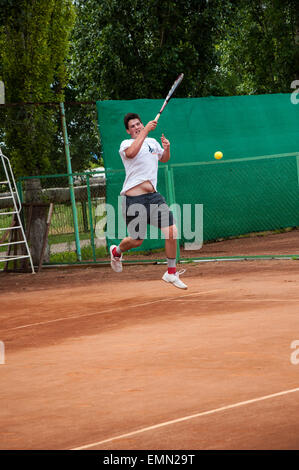 , Région d'Orenbourg, Russie, 18 juin, 2014 année. Compétitions de tennis junior Banque D'Images