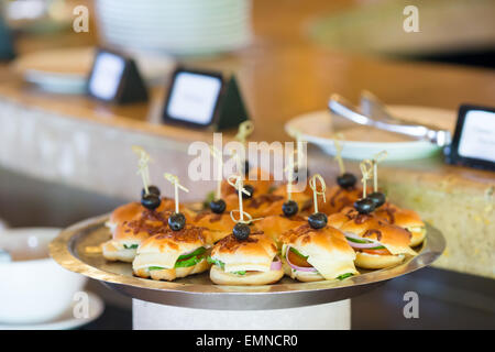 Mini-hamburgers savoureux sliders de plate Banque D'Images