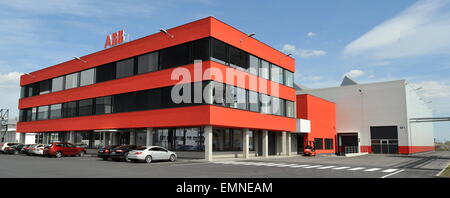 Brno, République tchèque. 22 avr, 2015. L'entreprise ABB, la puissance internationale et des technologies de l'automatisation, l'entreprise ouvre sa nouvelle usine à Brno, République tchèque, le 22 avril 2015. © Igor Zehl/CTK Photo/Alamy Live News Banque D'Images