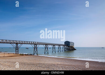 Selsey Bill beach et la station de sauvetage. Selsey, West Sussex, England, UK Banque D'Images