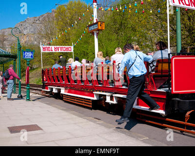 Promenade Vintage Tramway à l'Crich Tramway Museum,Crich, Matlock, Derbyshire, Royaume-Uni. Banque D'Images